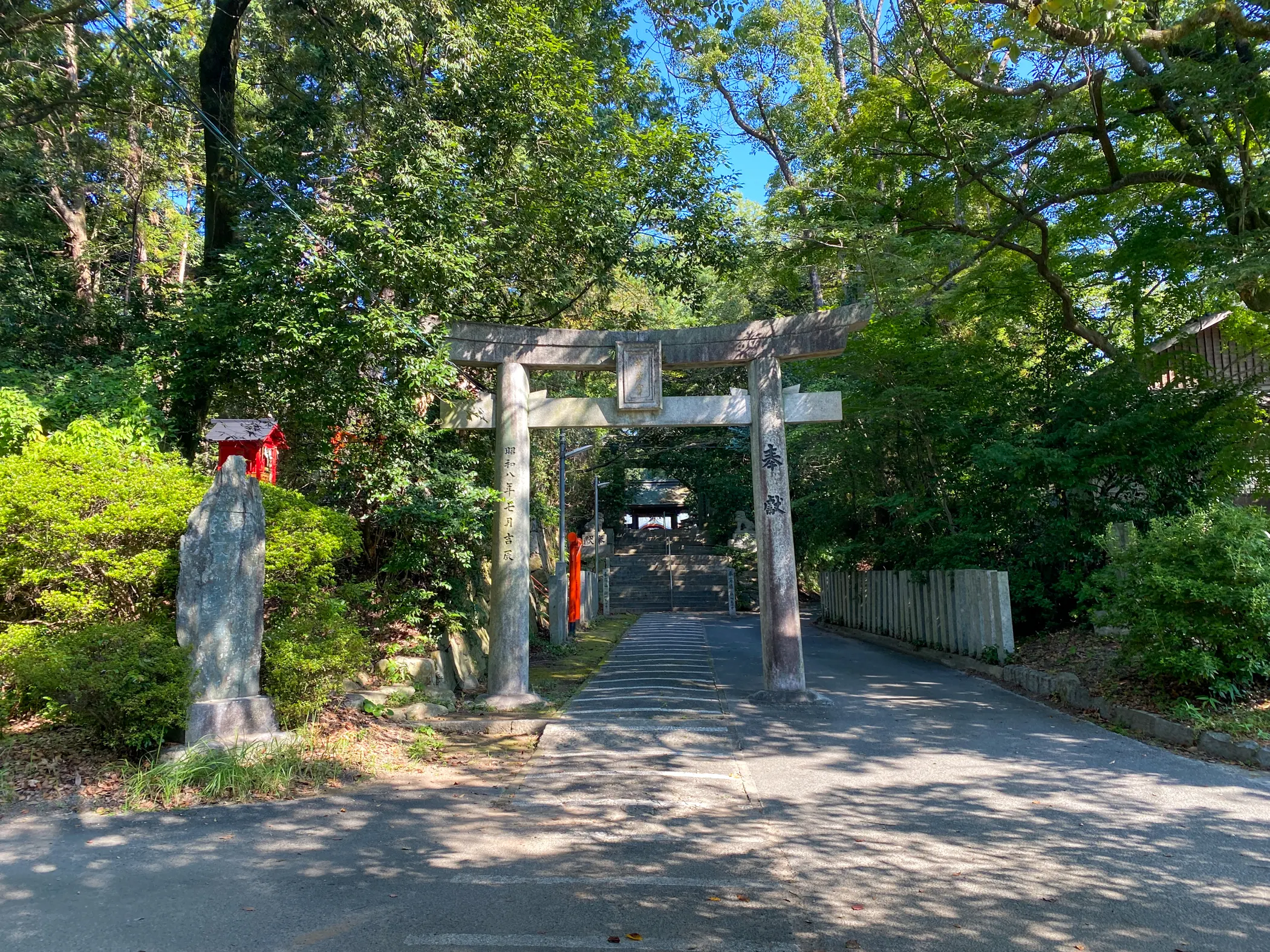 「筑紫神社」本殿へと続く道2