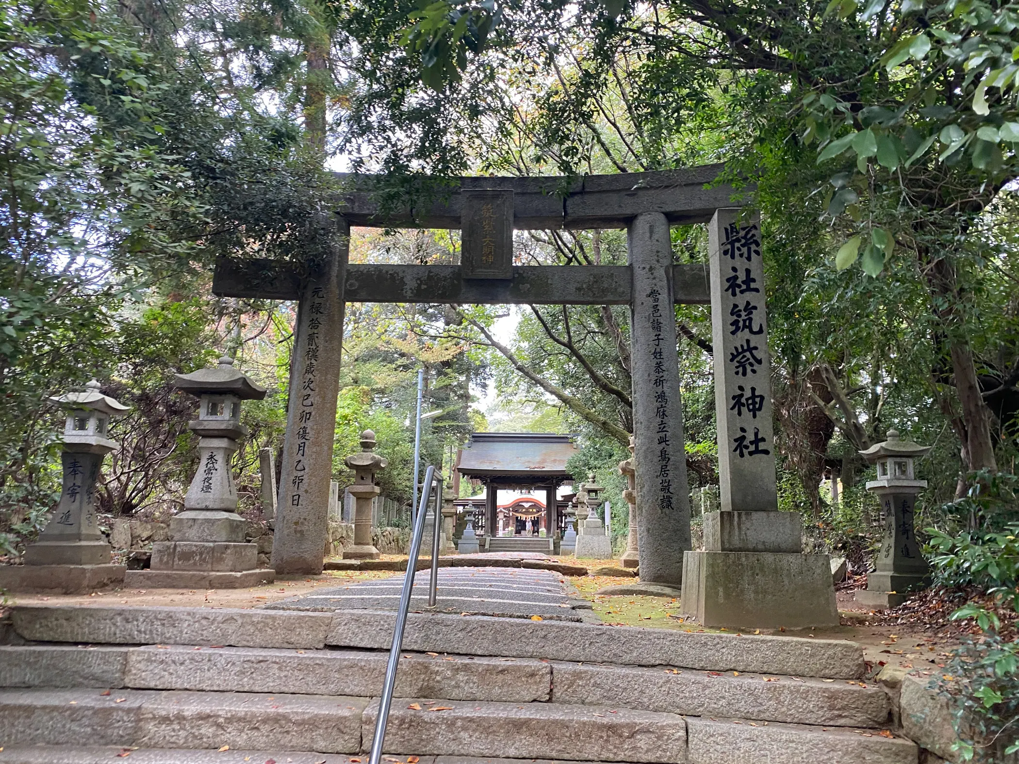 「筑紫神社」本殿へと続く道4
