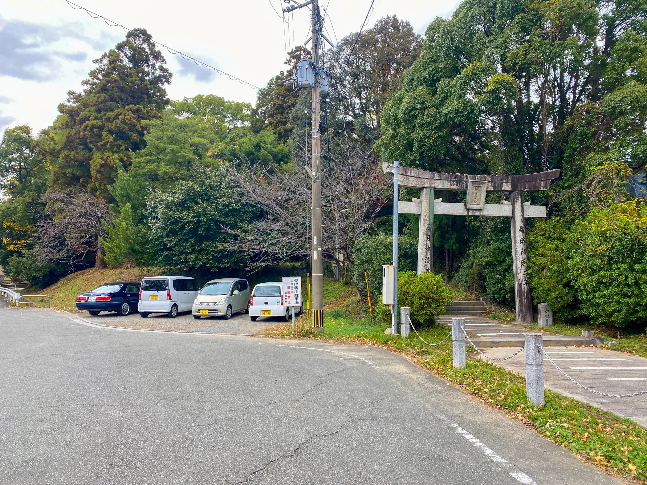 「筑紫神社」-正面駐車場