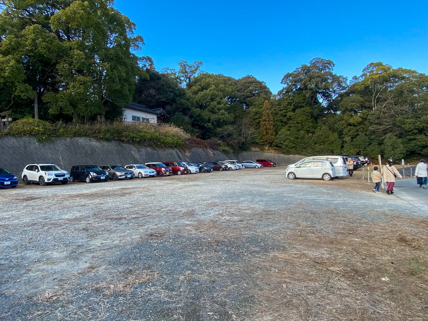 「筑紫神社」の無料で停めれる大駐車場7