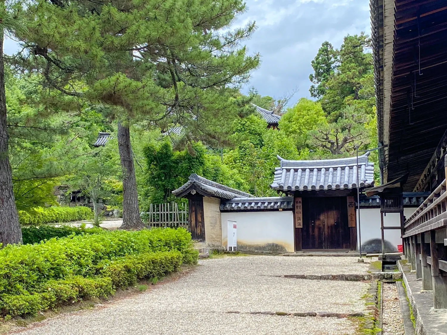 法隆寺は入口の周りも楽しめる27