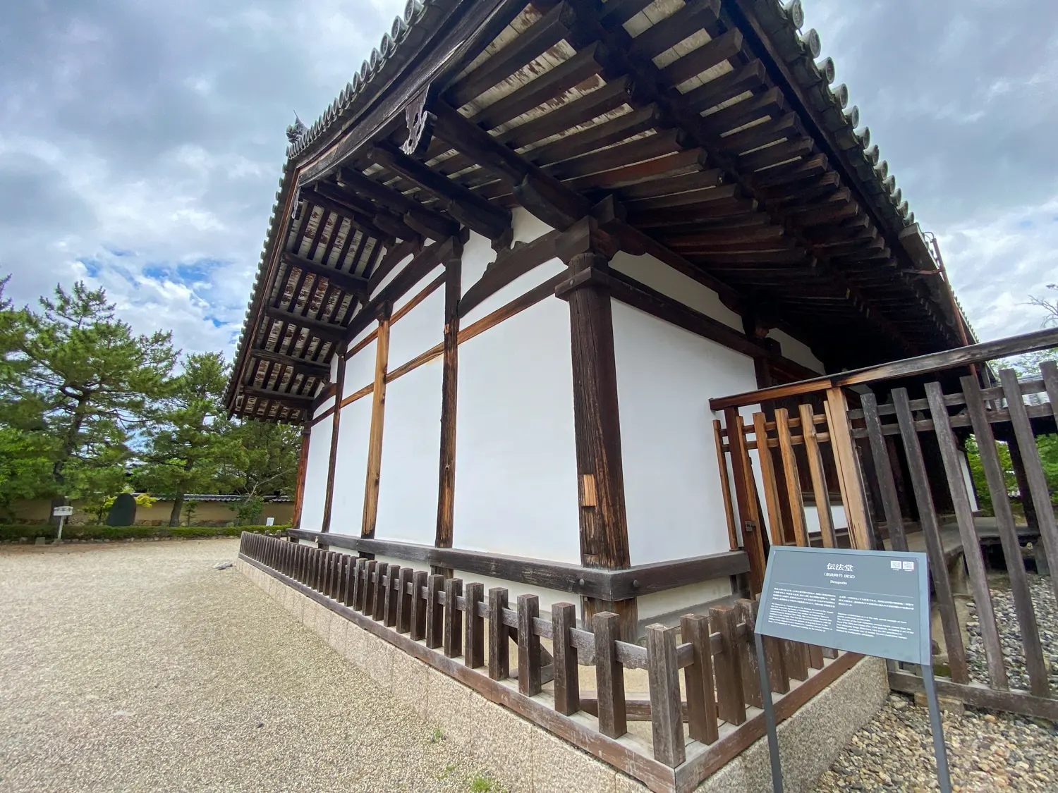 法隆寺でも特別な空間「中宮寺」80