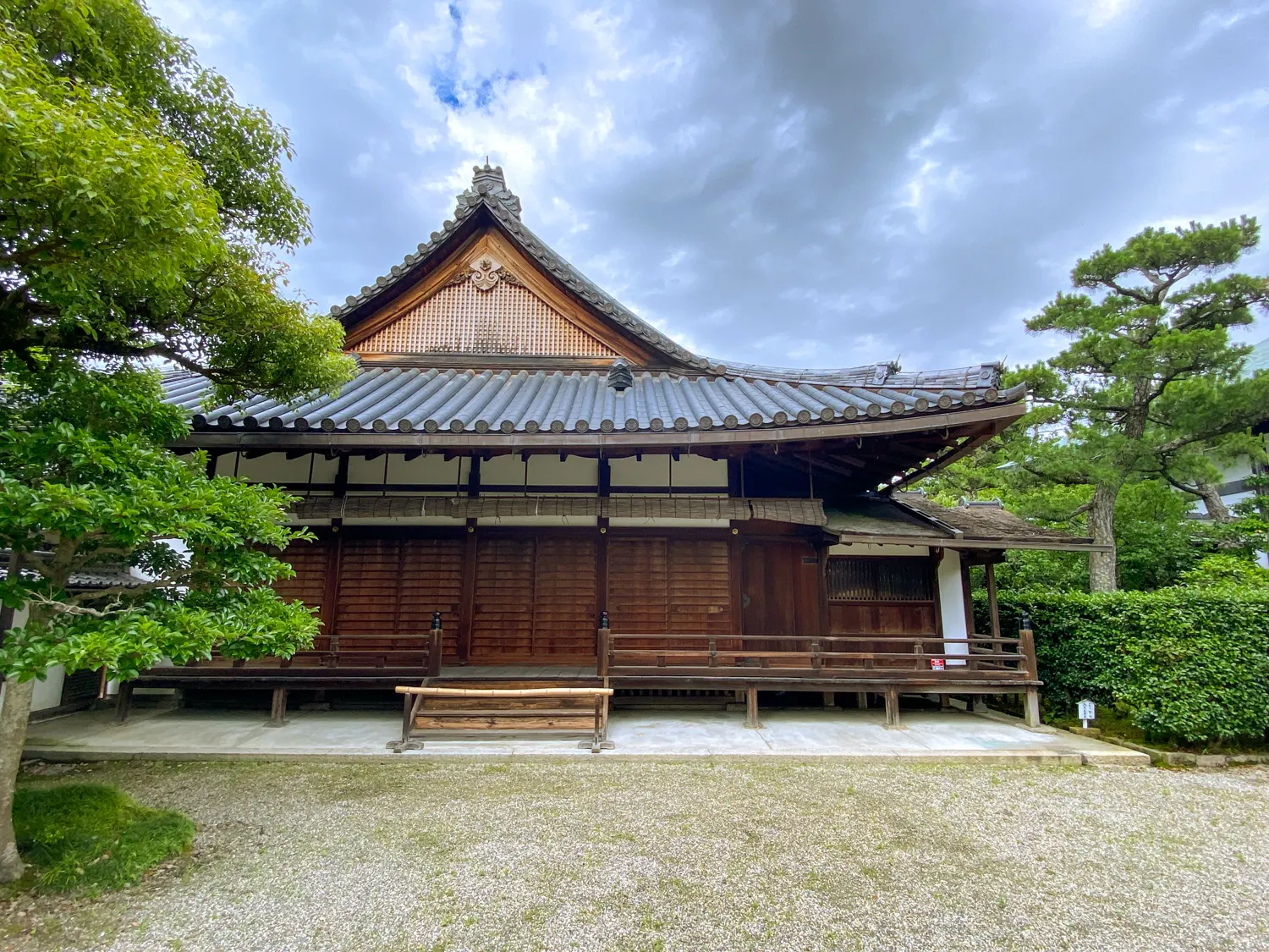 法隆寺でも特別な空間「中宮寺」87