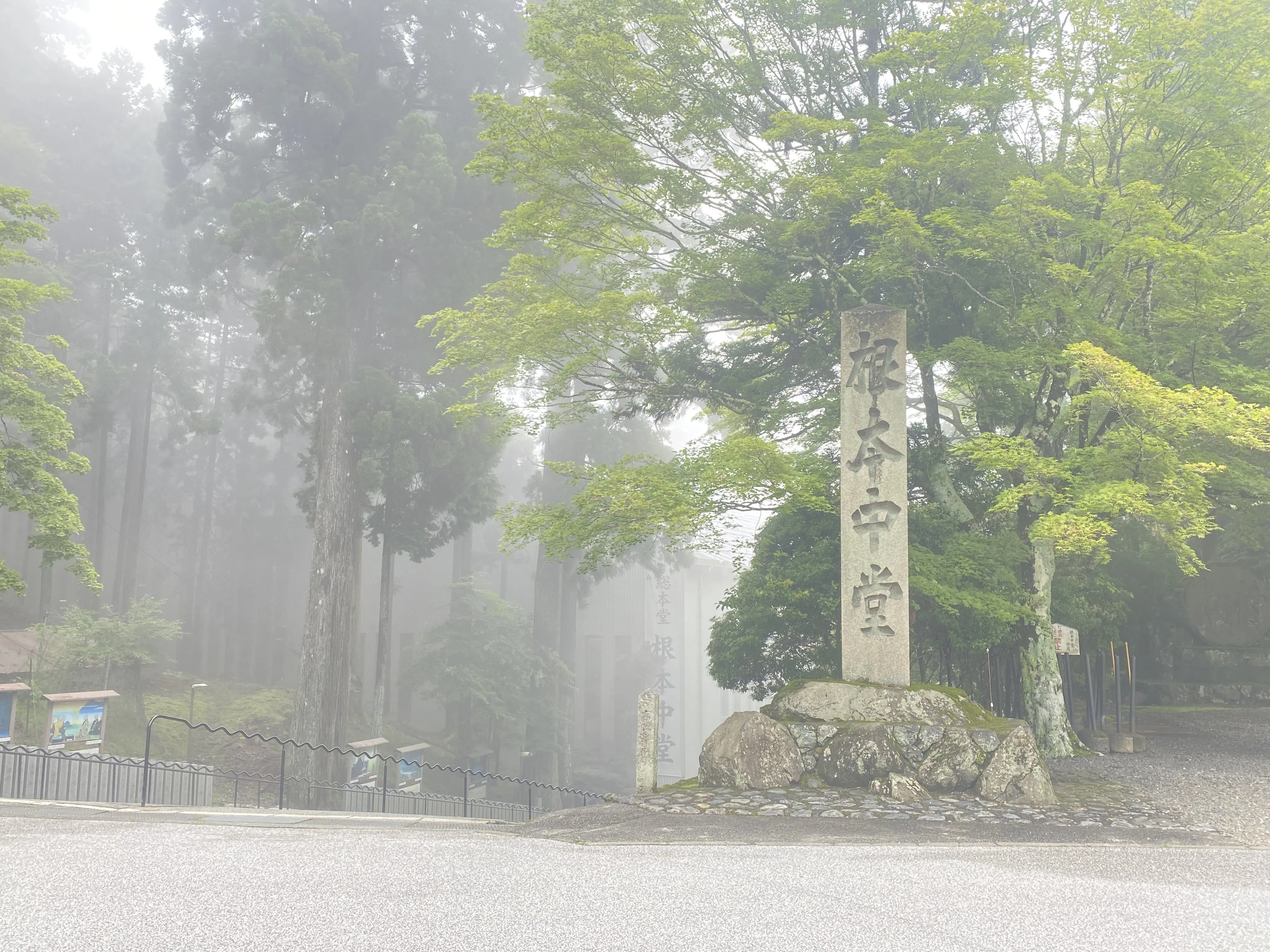 様々な仏様・如来様と会える！延暦寺の萬拝堂4