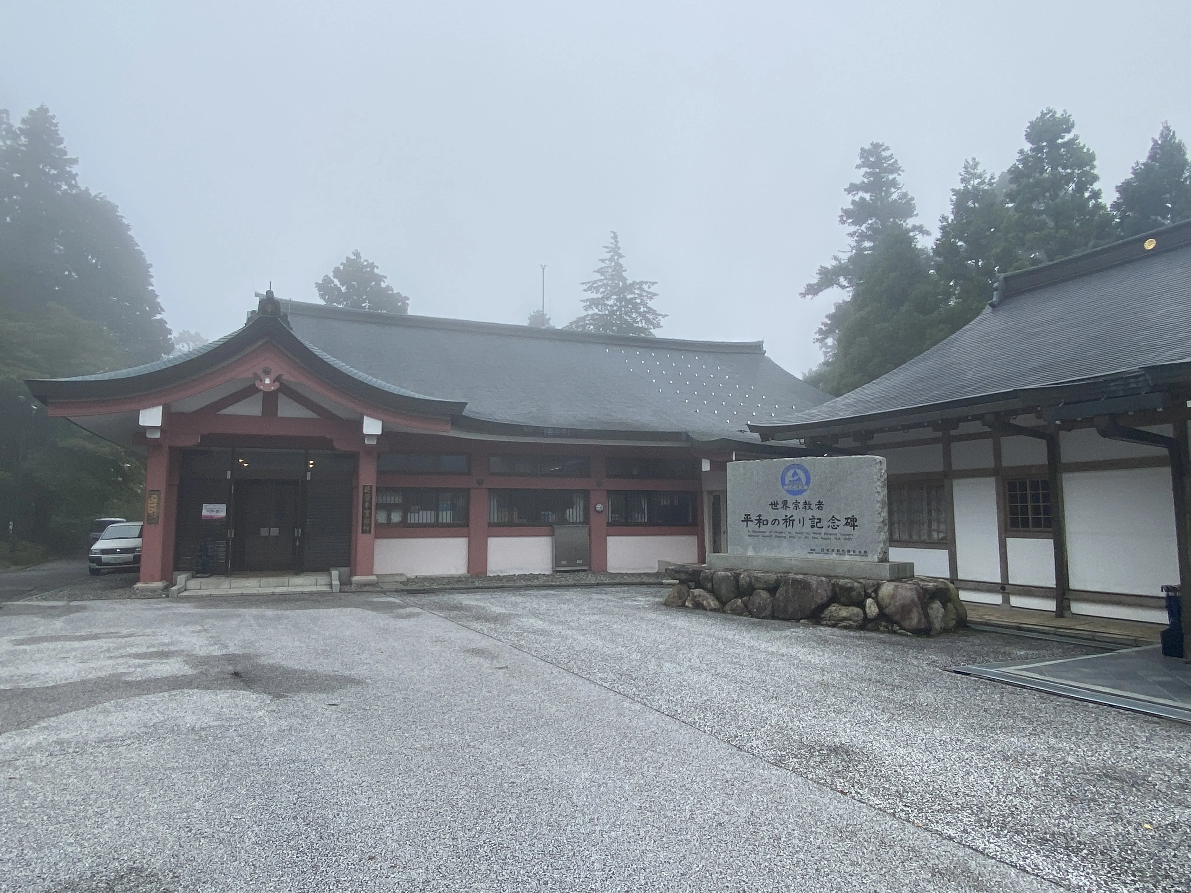 様々な仏様・如来様と会える！延暦寺の萬拝堂6