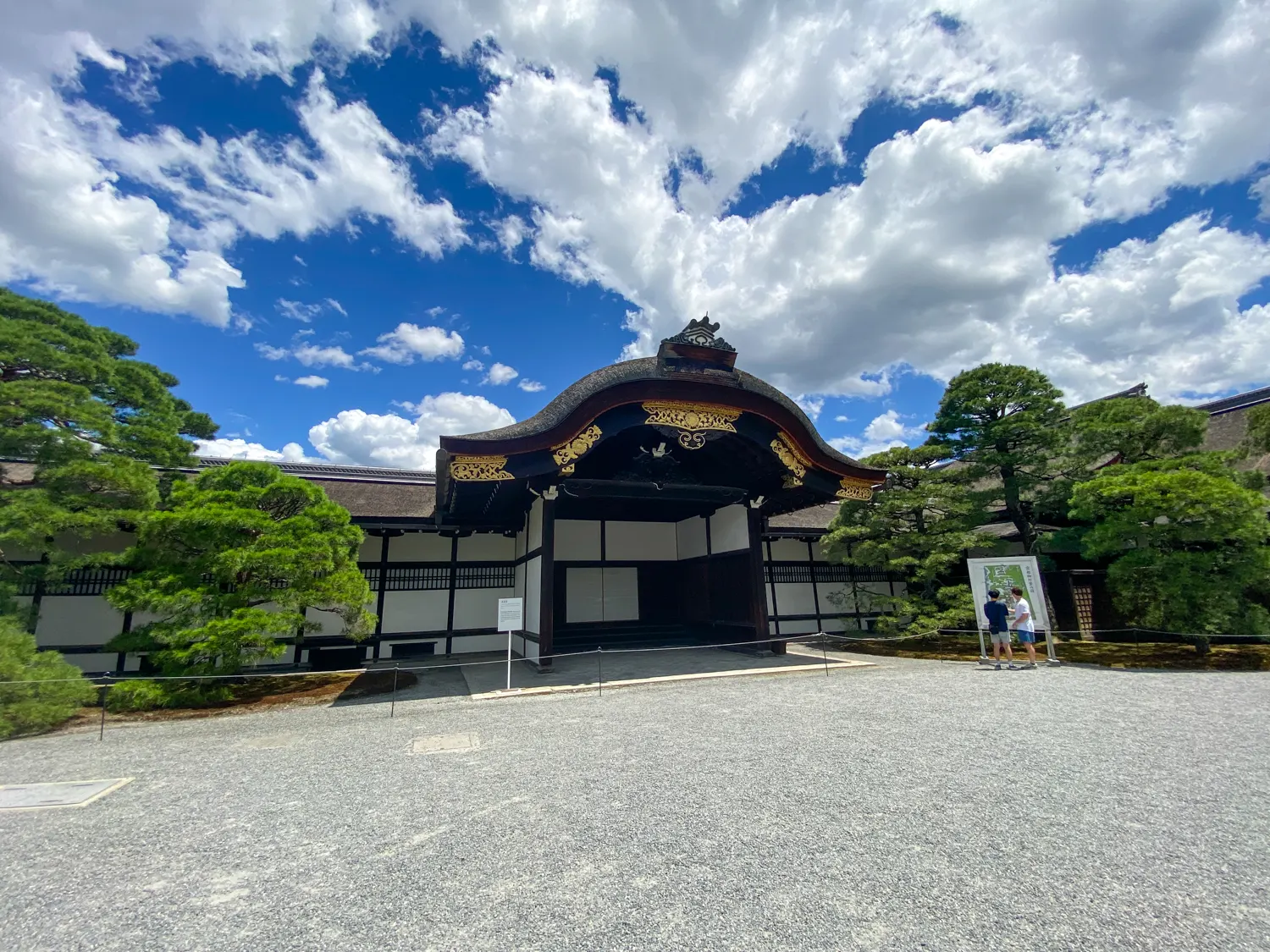 京都御所は入口から広さに圧倒される11