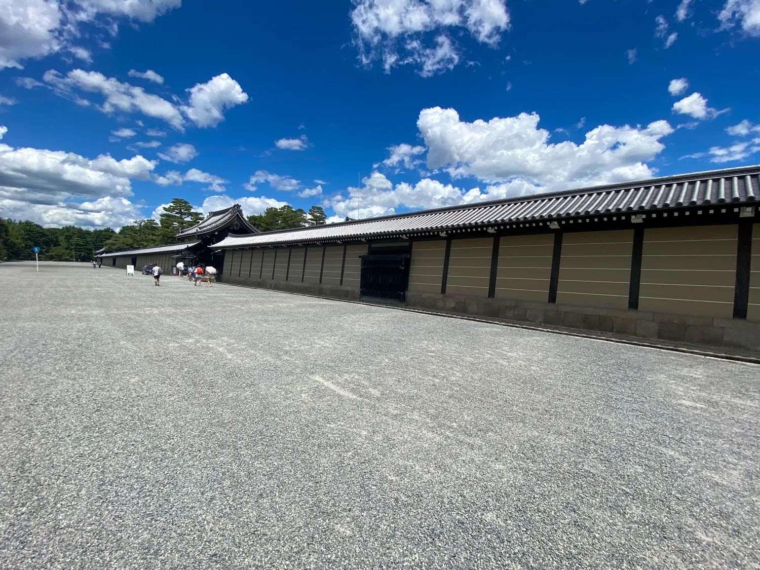 京都御所は入口から広さに圧倒される3