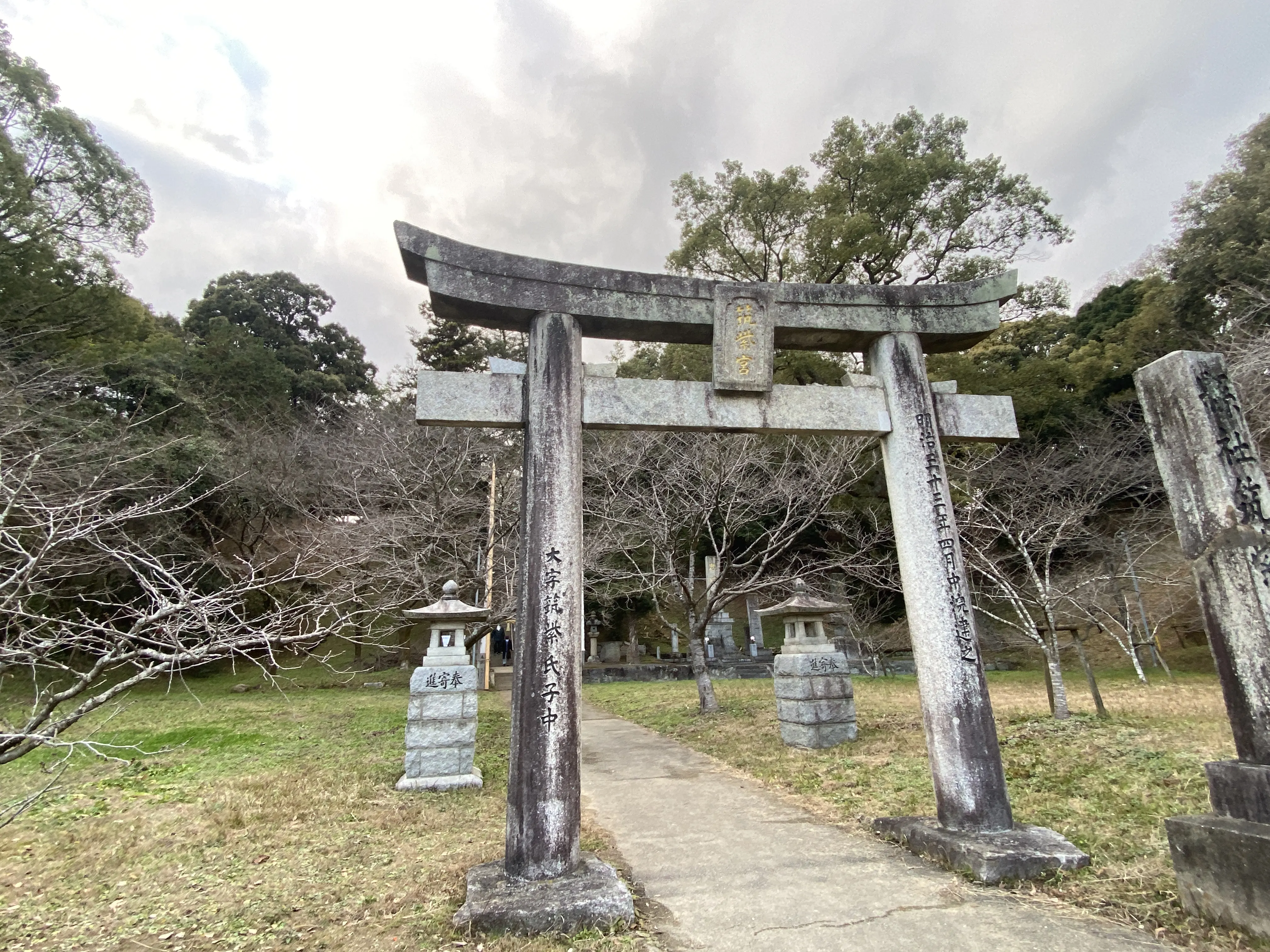 無料駐車場が広い筑紫神社へ初詣1