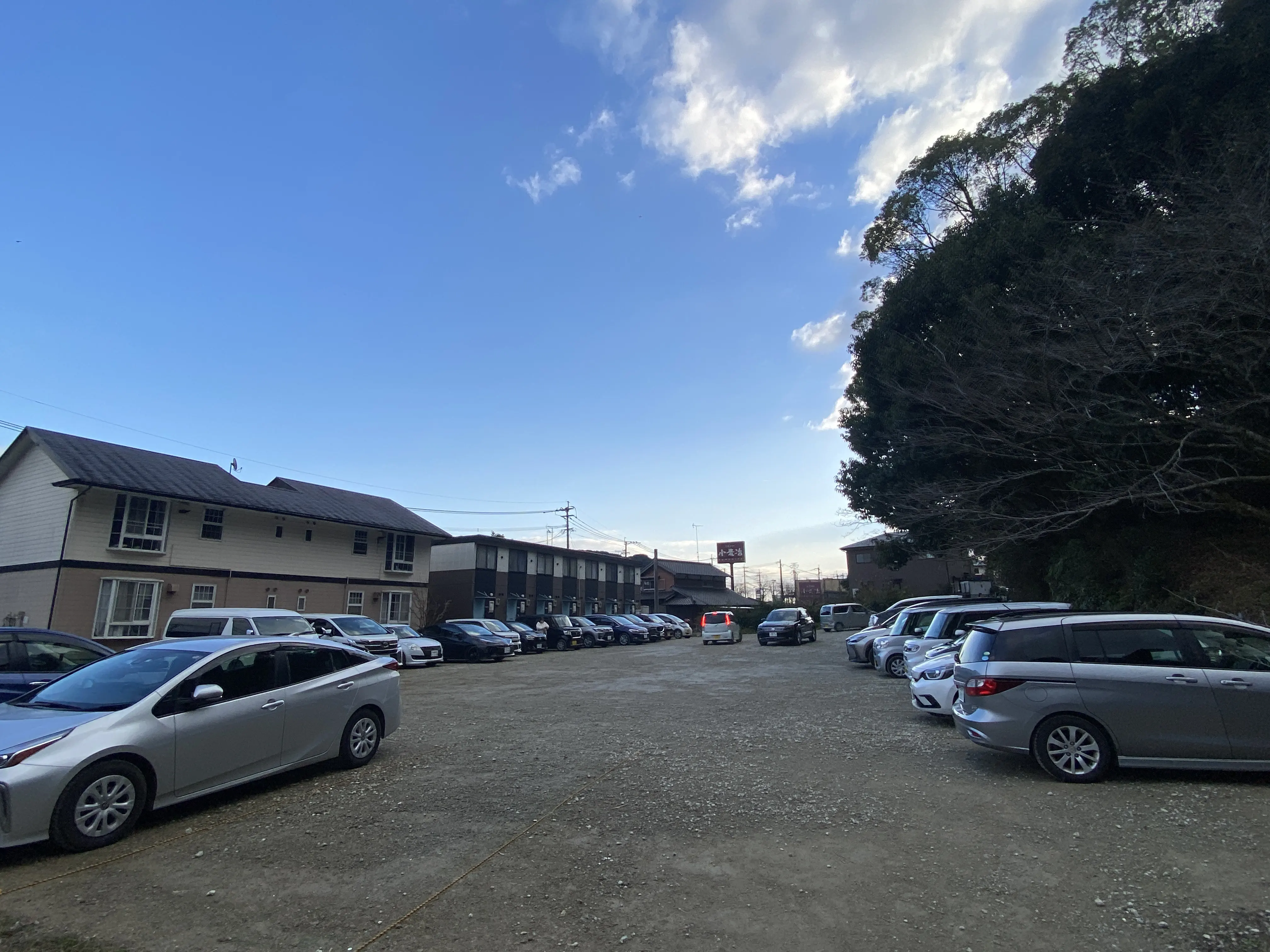 無料駐車場が広い筑紫神社へ初詣2