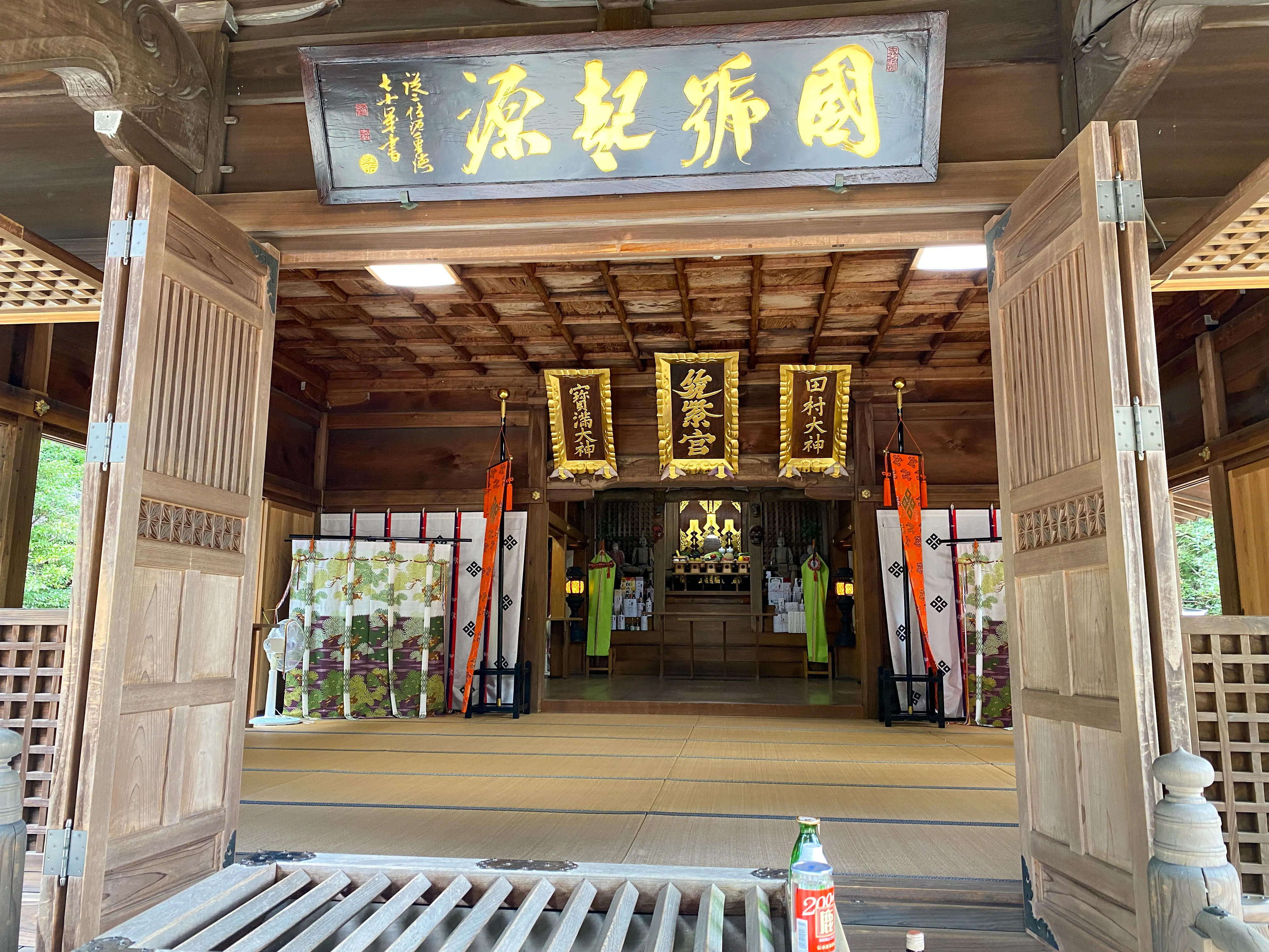 「筑紫神社」本殿中