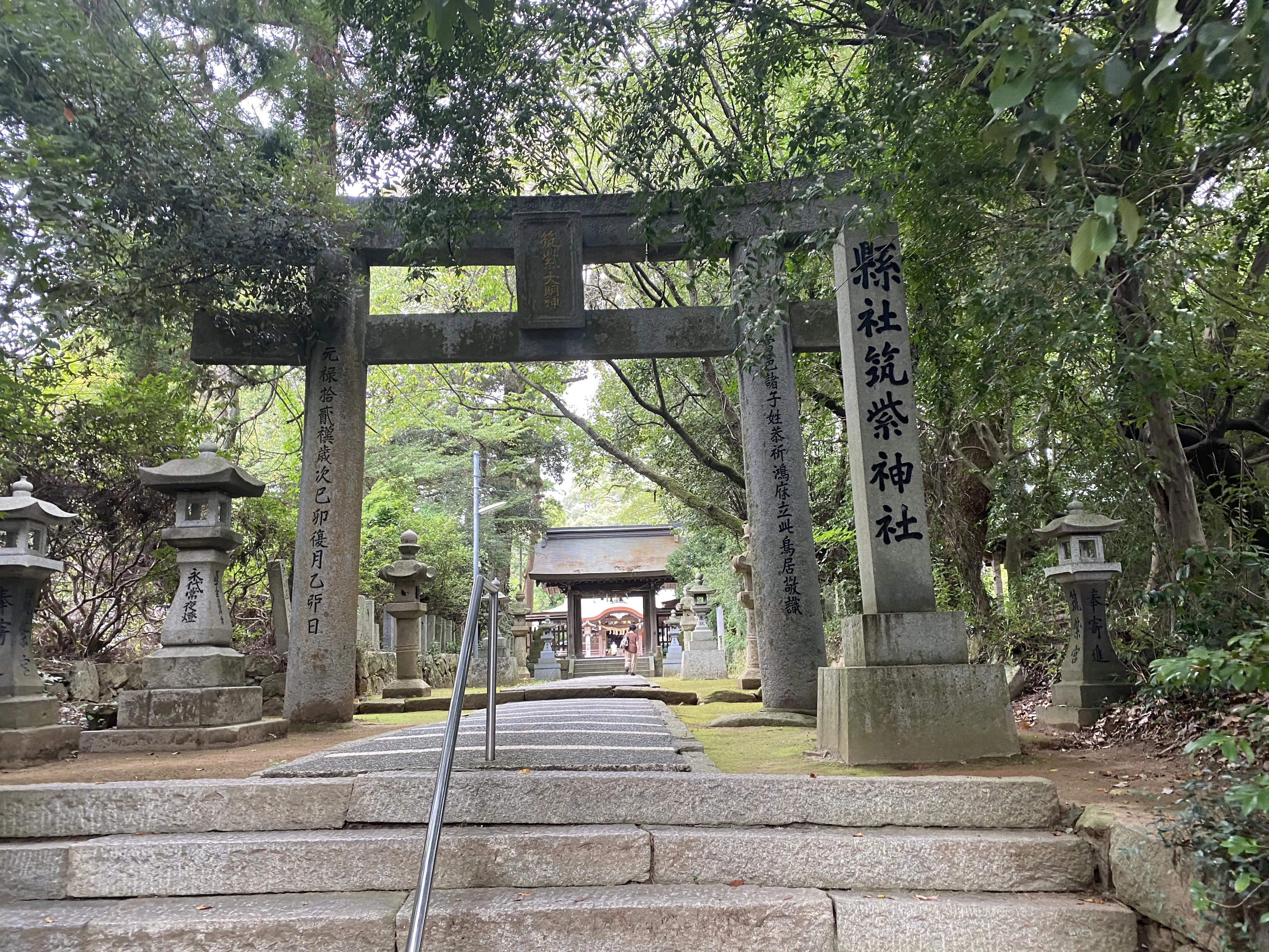 「筑紫神社」正門